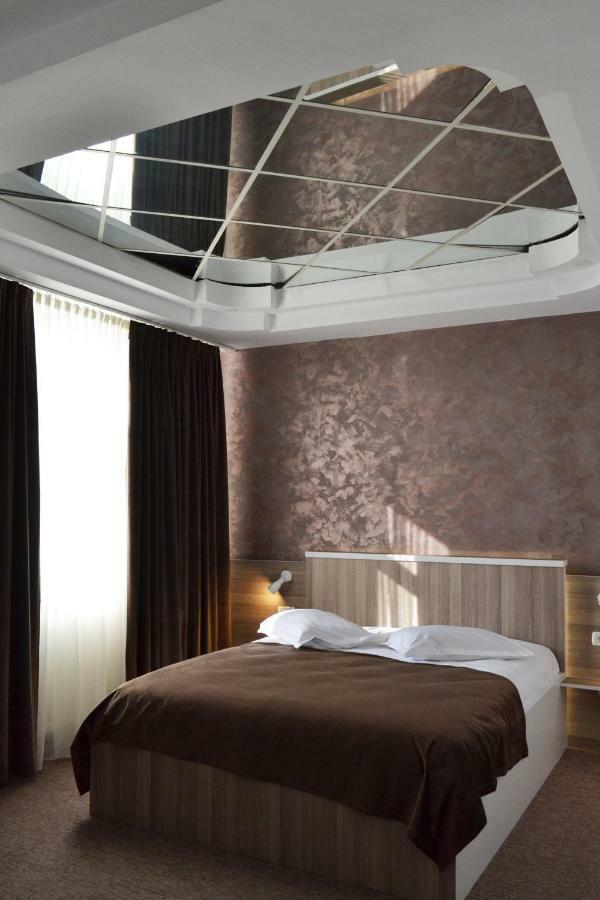 פיטסטי Hotel Rehoma מראה חיצוני תמונה